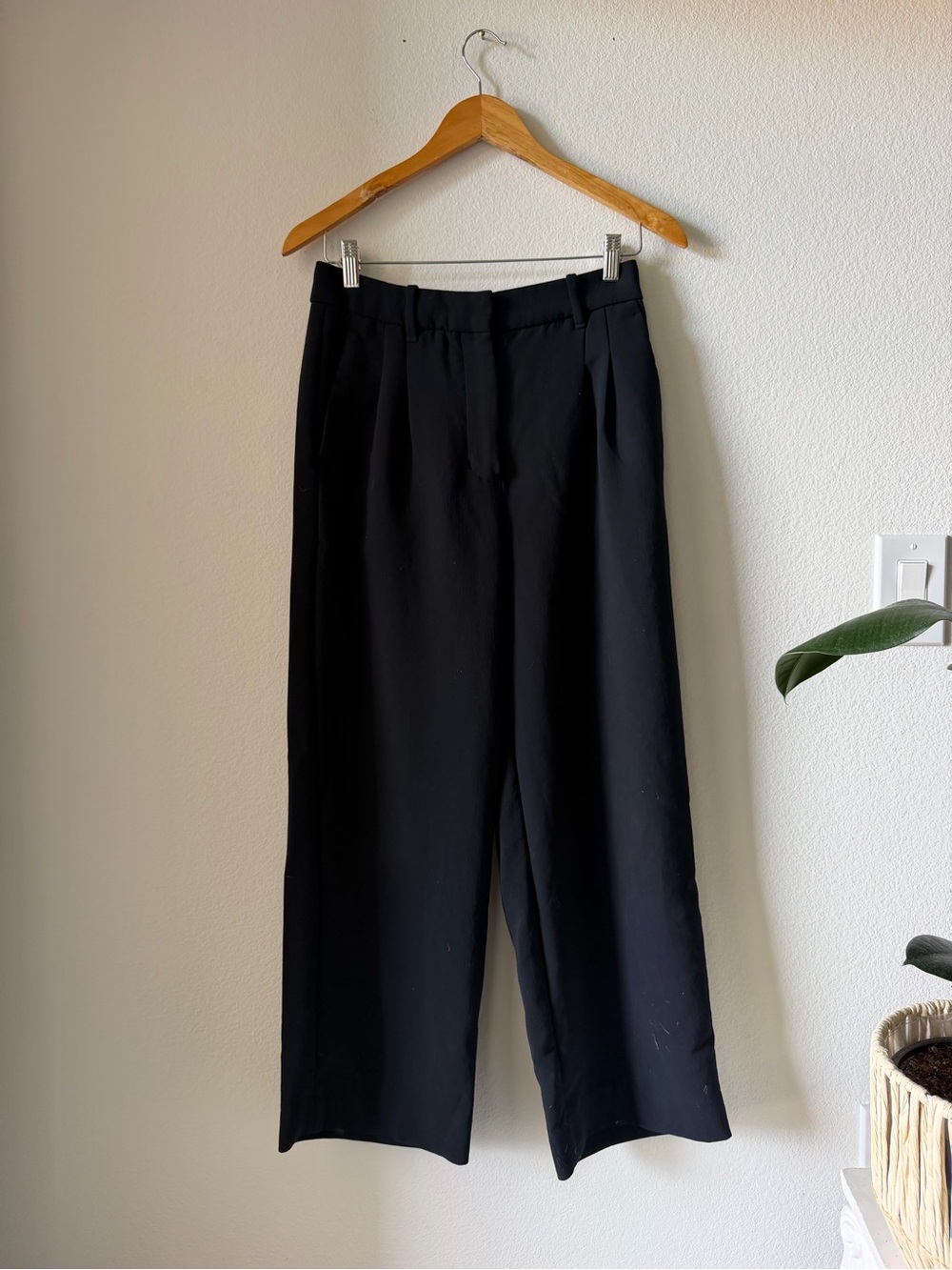 Aritzia effortless pants